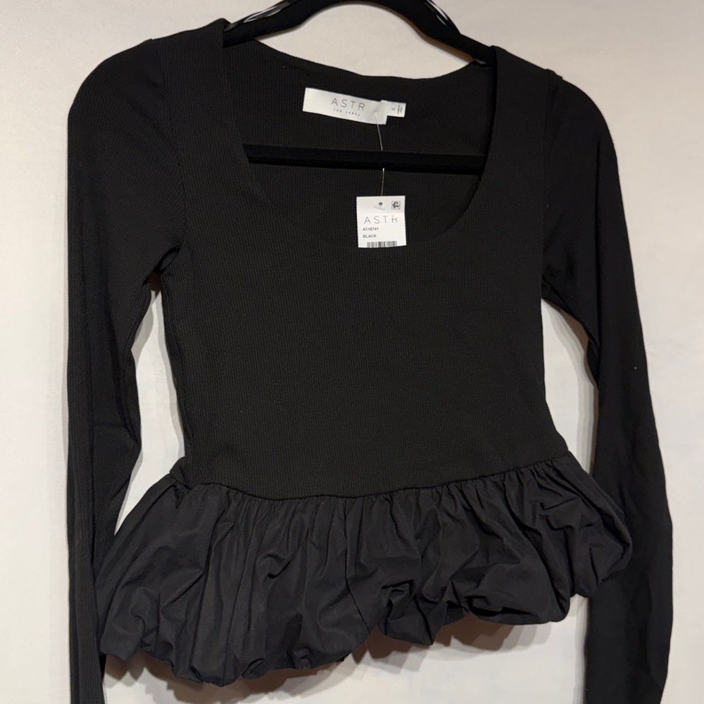 Astr The Label Bubble Hem Peplum Top Black Size Small NWT - Picture 3 of 7